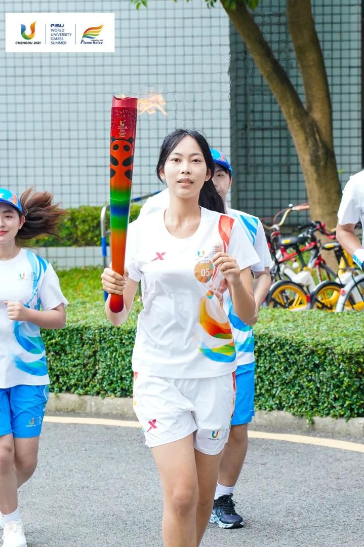 赞！大运会火炬手——402cc永利官网李嘉媛