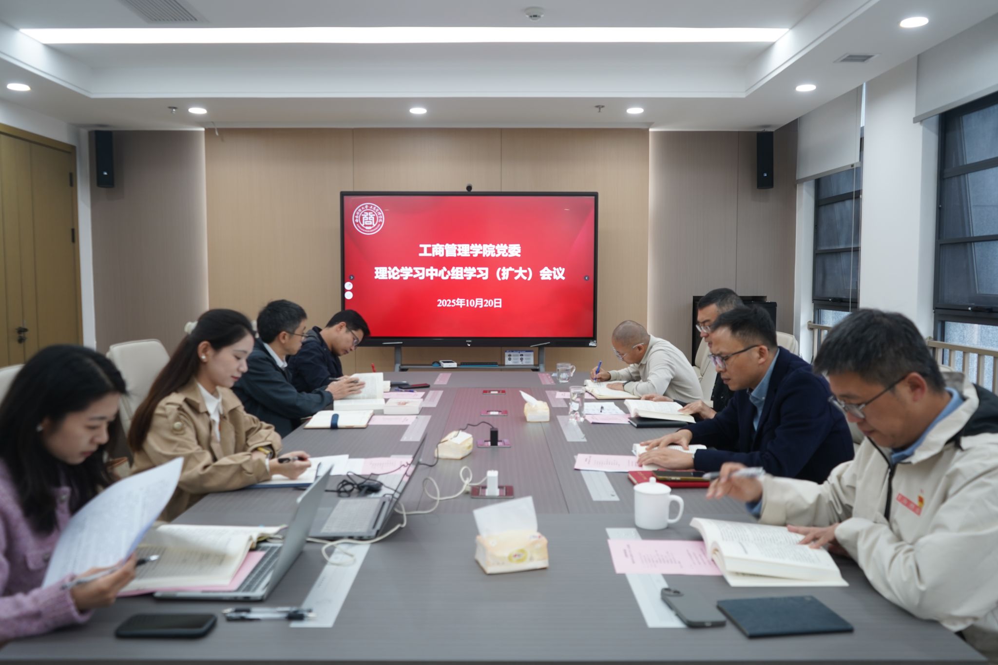 402永利集团官网党委召开理论学习中心组学习（扩大）会议，专题学习《习近平谈治国理政》第五卷
